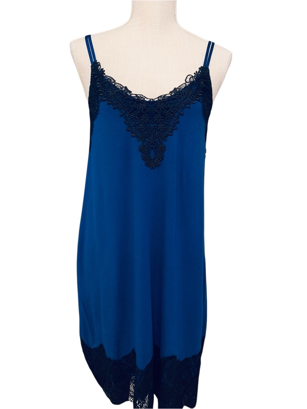 SOMA LACE TRIM CHEMISE NIGHTGOWN. EXCELLENT CONDITION!